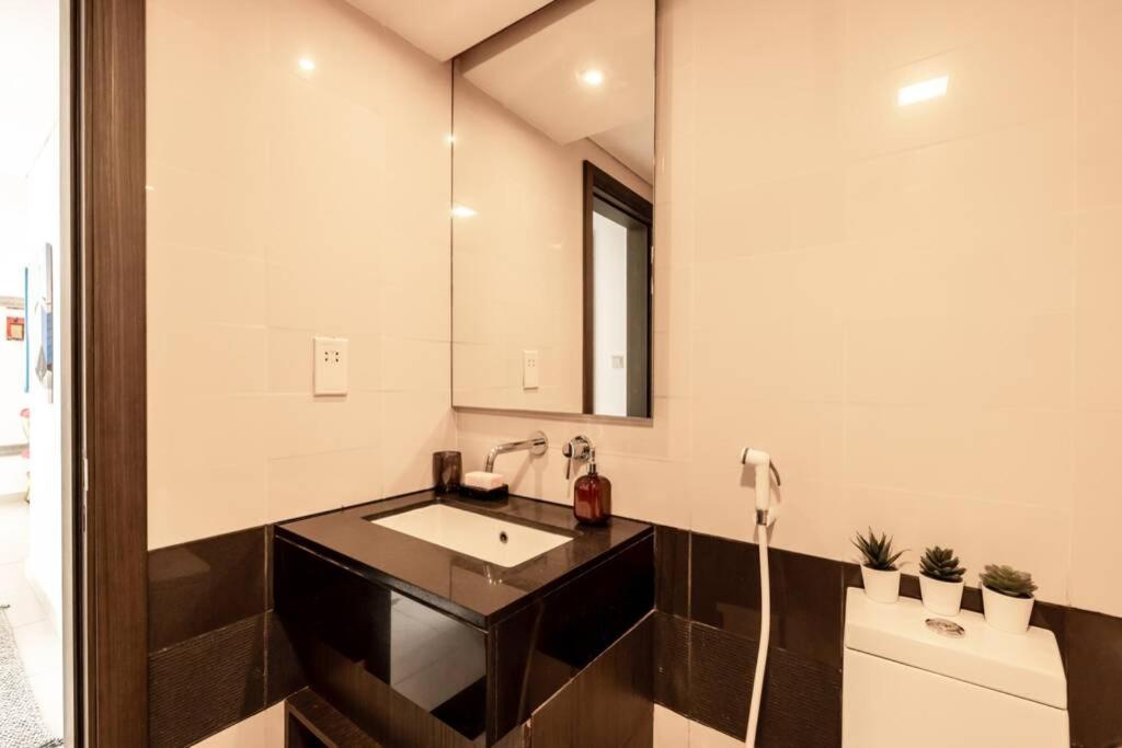 Xanadubai Loft Tower - Your Home Away From Home In Downtown Dubai! Экстерьер фото